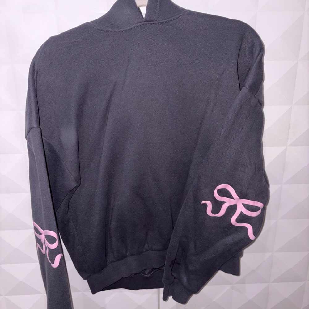 Black Hoodie with Pink Bow Sleeve Details🎀🖤